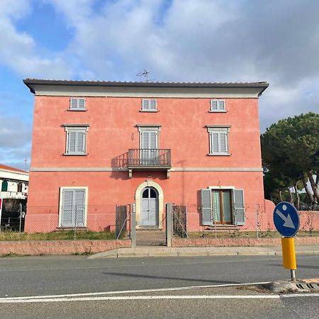 Casa Vacanze Le Due Torri Vada Esterno foto