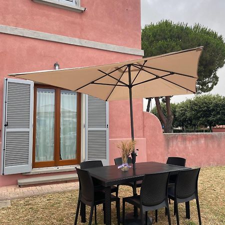 Casa Vacanze Le Due Torri Vada Esterno foto